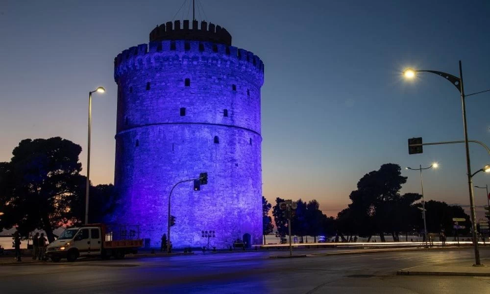 Λευκός Πύργος: "Βάφτηκε" στα μπλέ για την Παγκόσμια Ημέρα Διαβήτη